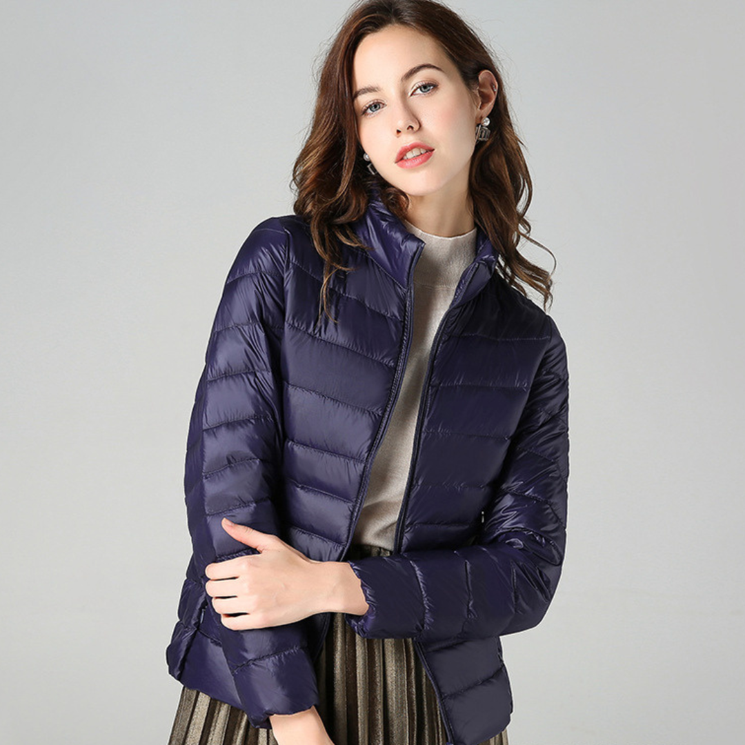 Myra™ | Chaqueta de plumas ultral ligera con sofisticados pliegues