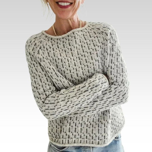 Victoria | Elegante suéter gris con escote barco
