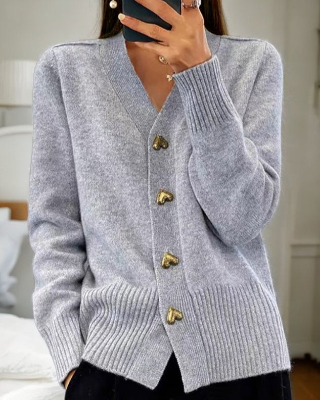 Adele | Cardigan elegante con botones en forma de corazón